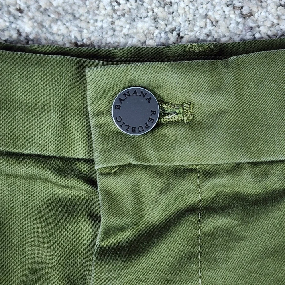 Banana Republic Core Temp Shorts Mens 35 Chino 9 Inch Bright Moss Excellent